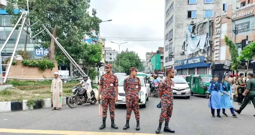 ট্রাফিক নিয়ন্ত্রণে কাজ করছে ফায়ার সার্ভিস