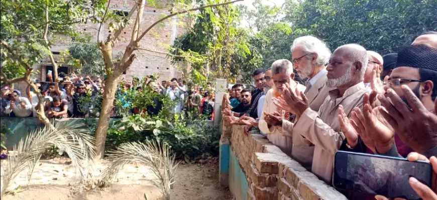 শহিদ আবদুল্লাহর কবর জিয়ারত করলেন উপদেষ্টা হাসান আরিফ